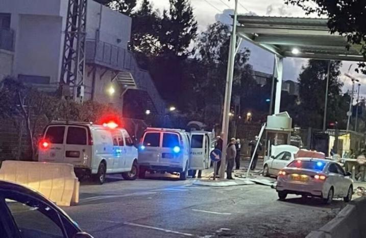 مصادر عبرية: شاب من جنين اقتحم قاعدة عسكرية بسيارة في “تل أبيب” ودهس جنديا