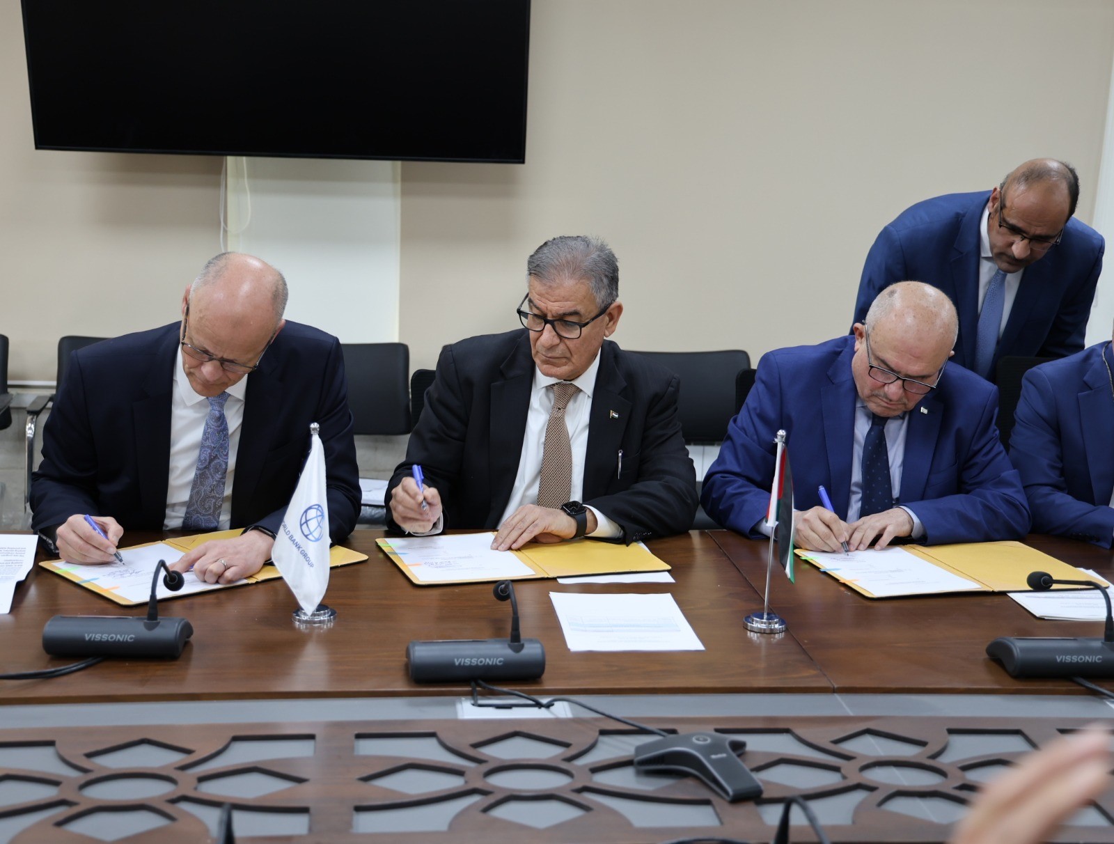 توقيع اتفاقيتي تمويل من البنك الدولي بقيمة 25 مليون دولار<br>لتحسين إدارة النفايات الصلبة في الضفة الغربية وقطاع غزة