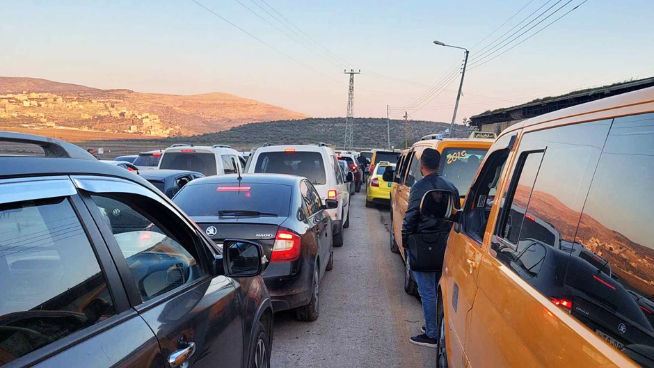 قوات الاحتلال تواصل تشديد إجراءاتها العسكرية على حاجز بيت فوريك شرق نابلس