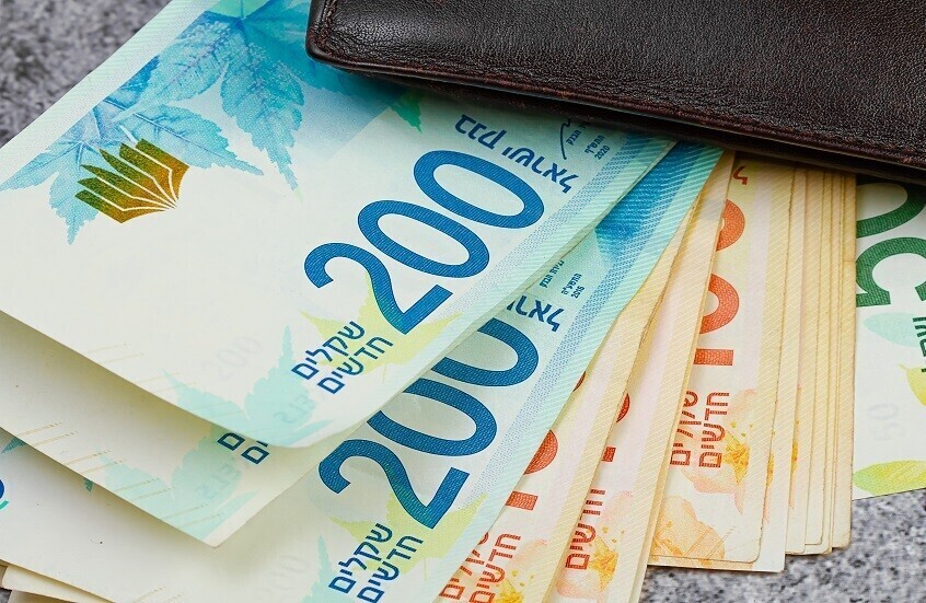 الإسرائيليون يسحبون أموالهم من إسرائيل وسط تصاعد القلق والتحذيرات من تداعيات خطيرة