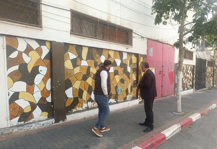 مديرية الثقافة في قلقيلية تنفذ جدارية بعنوان “ألوان ترسم حكاية وطن” في حديقة الحيوانات الوطنية