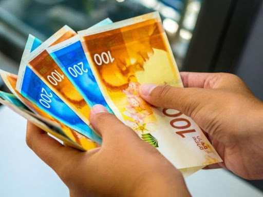 رواتب الموظفين عن شهر كانون ثاني ستصرف غدًا الاربعاء بنسبة لا تقل عن 70 % وبحد أدناه 3500 شيقل