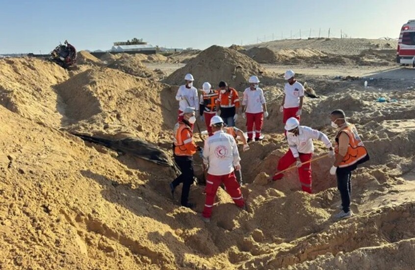 ثلاث دقائق ونصف من الرصاص.. “هآرتس” تفجر مفاجأة وتنشر تفاصيل مجزرة رفح ضد عمال الإغاثة