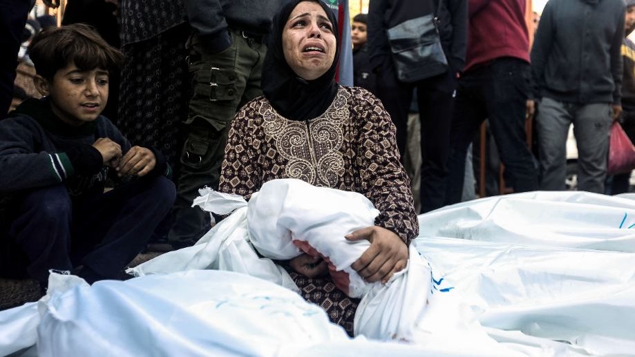 24 شهيدا في قصف متواصل على غزة منذ الفجر
