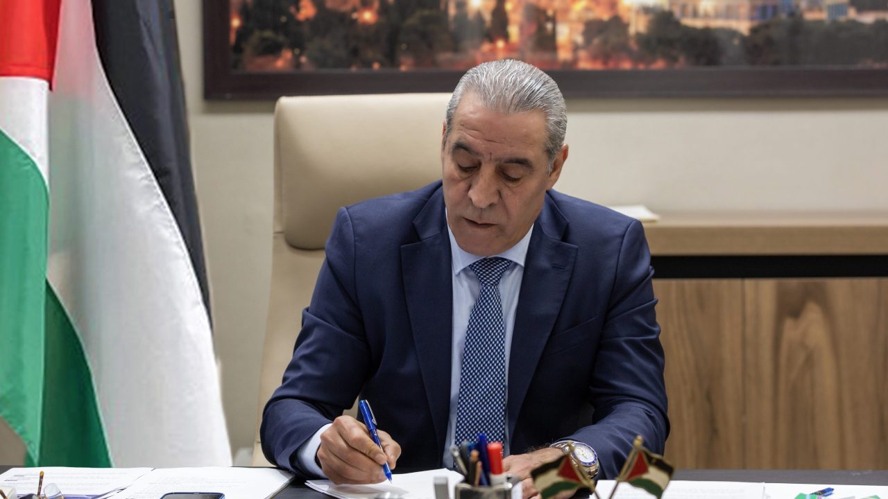 تعيين حسين الشيخ نائبا لرئيس اللجنة التنفيذية لمنظمة التحرير