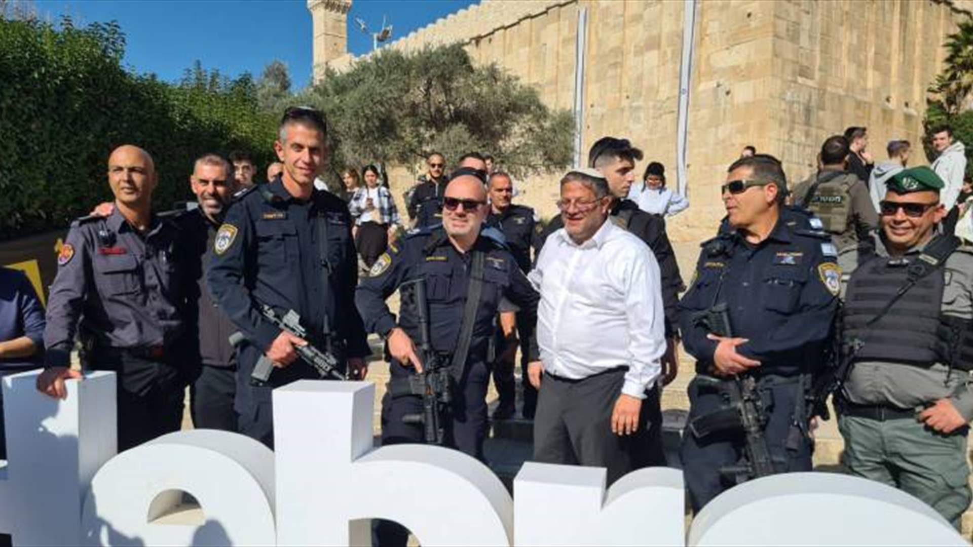 بن غفير وآلاف المستوطنين يقتحمون الحرم الإبراهيمي بالخليل
