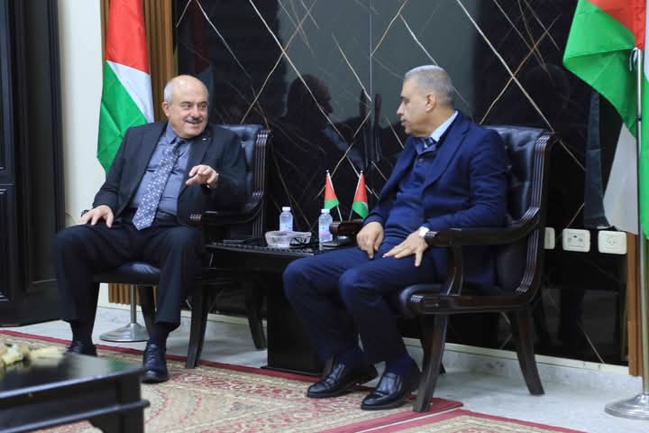 قلقيلية: المحافظ يستقبل وزير الحكم المحلي ويبحث معه عددا من القضايا