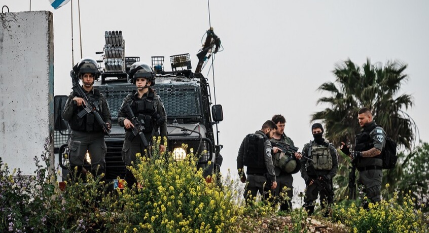 إسرائيل تستدعي وزير شؤون القدس وتقرر إبعاده عن الضفة الغربية 6 أشهر