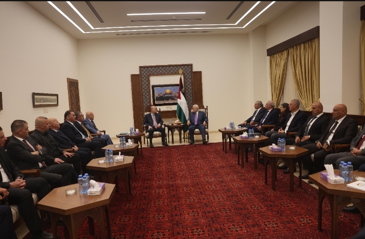 الرئيس يستقبل رؤساء الغرف التجارية