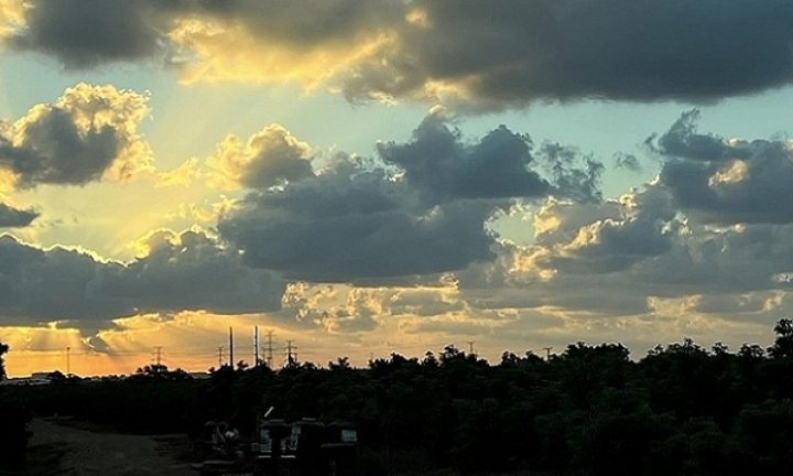 الطقس: أجواء غائمة جزئيا وانخفاض طفيف على درجات الحرارة