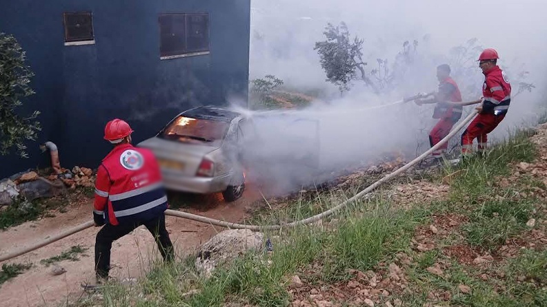 إصابات بالرصاص وإحراق مزرعتين و3 مركبات في هجوم للمستوطنين على قرية دوما جنوب نابلس