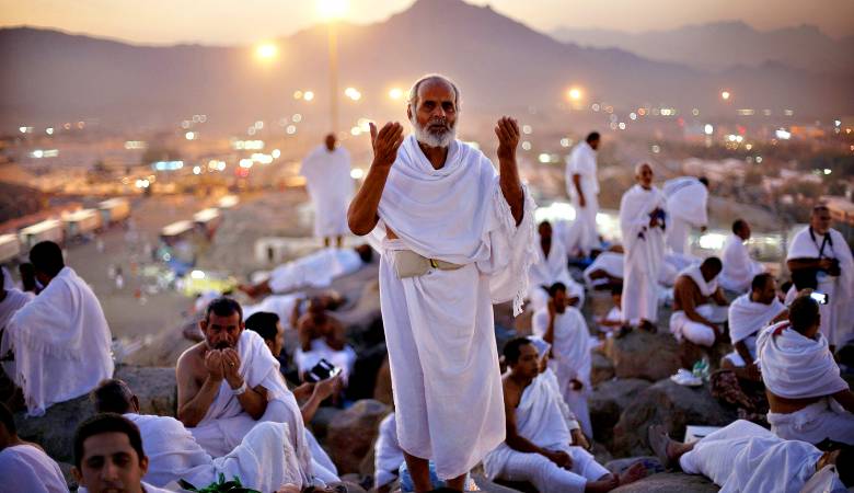 خادم الحرمين الشريفين يوجه باستضافة ألف حاج من ذوي الشهداء والأسرى والجرحى الفلسطينيين لأداء مناسك الحج