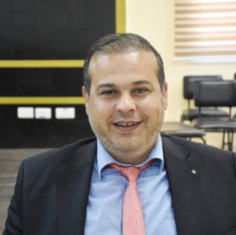 «العيش في الظل» بقلم د.عمر السلخي