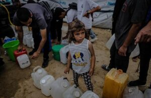 عشرات الشهداء والجرحى وسط تصاعد هجمات الإحتلال على غزة عشرات الشهداء والجرحى وسط تصاعد هجمات الإحتلال على غزة