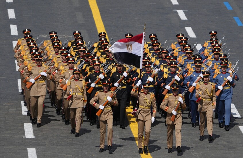 “استهداف مصر بمخطط خطير”.. رئيس حزب مصري يتحدث عن تحركات عسكرية ضد بلاده