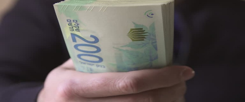 خبير: إسرائيل تسعى لفرض “سيطرة قانونية شاملة” على أموال المقاصة عبر قوانين غير قابلة للاسترجاع