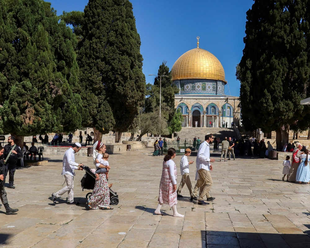 مستعمرون يقتحمون المسجد الأقصى المبارك