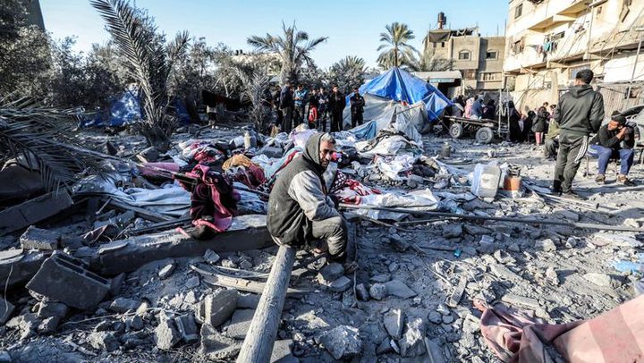 8 شهداء ومصابون بقصف الاحتلال خيمة تؤوي نازحين وسط مدينة غزة