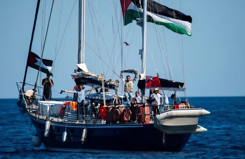 رغم التهديدات الإسرائيلية.. سفينة كسر حصار غزة تدخل المياه المصرية