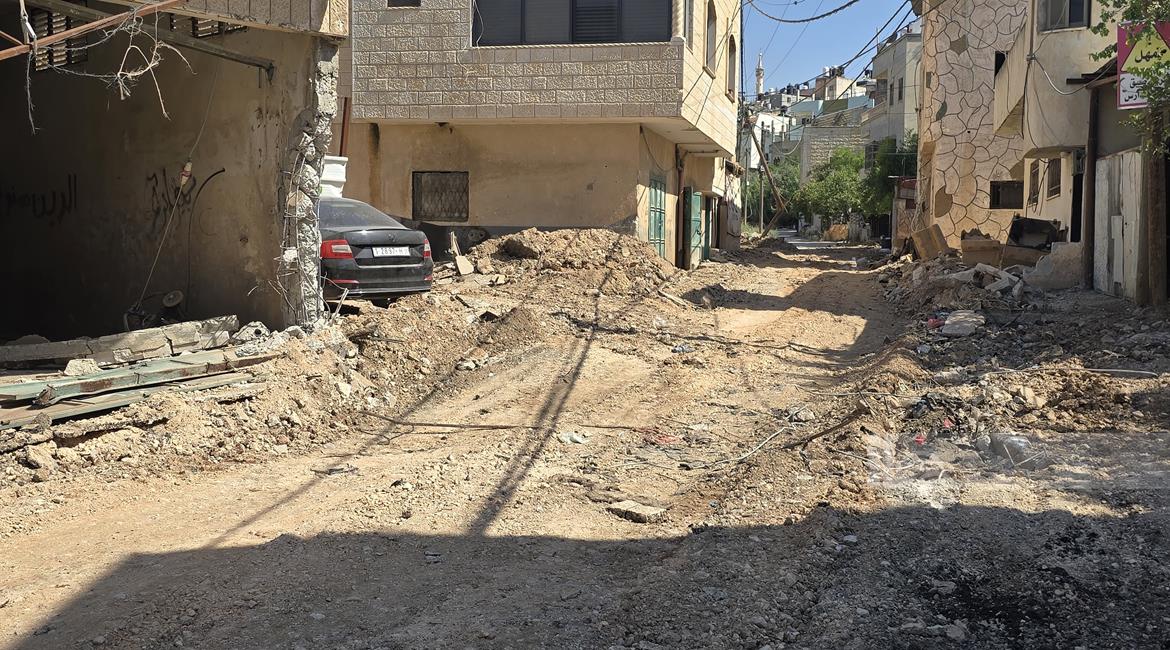 بعد عدوان استمر عدة ساعات: الاحتلال يعتقل 6 مواطنين من طمون والفارعة ويجرف ويدمر البنية التحتية