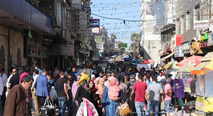“عيد بلا أسواق وأسواق بلا عيد” في الضفة الغربية– الغلاء يطيح بفرحة العيد