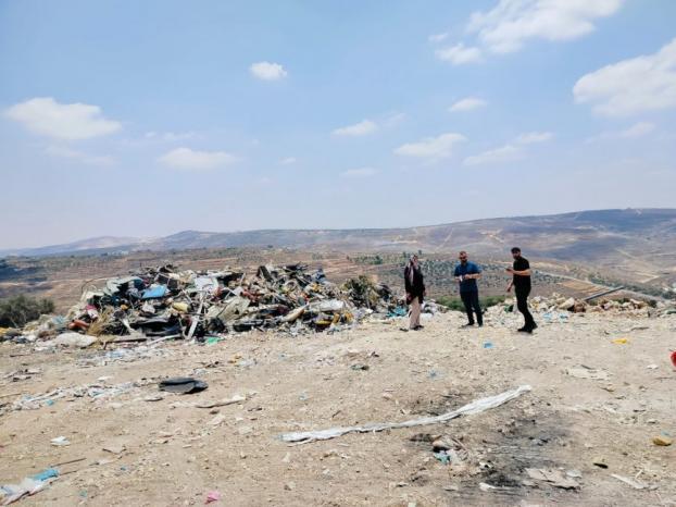 قلقيلية: سلطة جودة البيئة تتابع إغلاق ثلاثة مكبات عشوائية في فرعتا وحجة