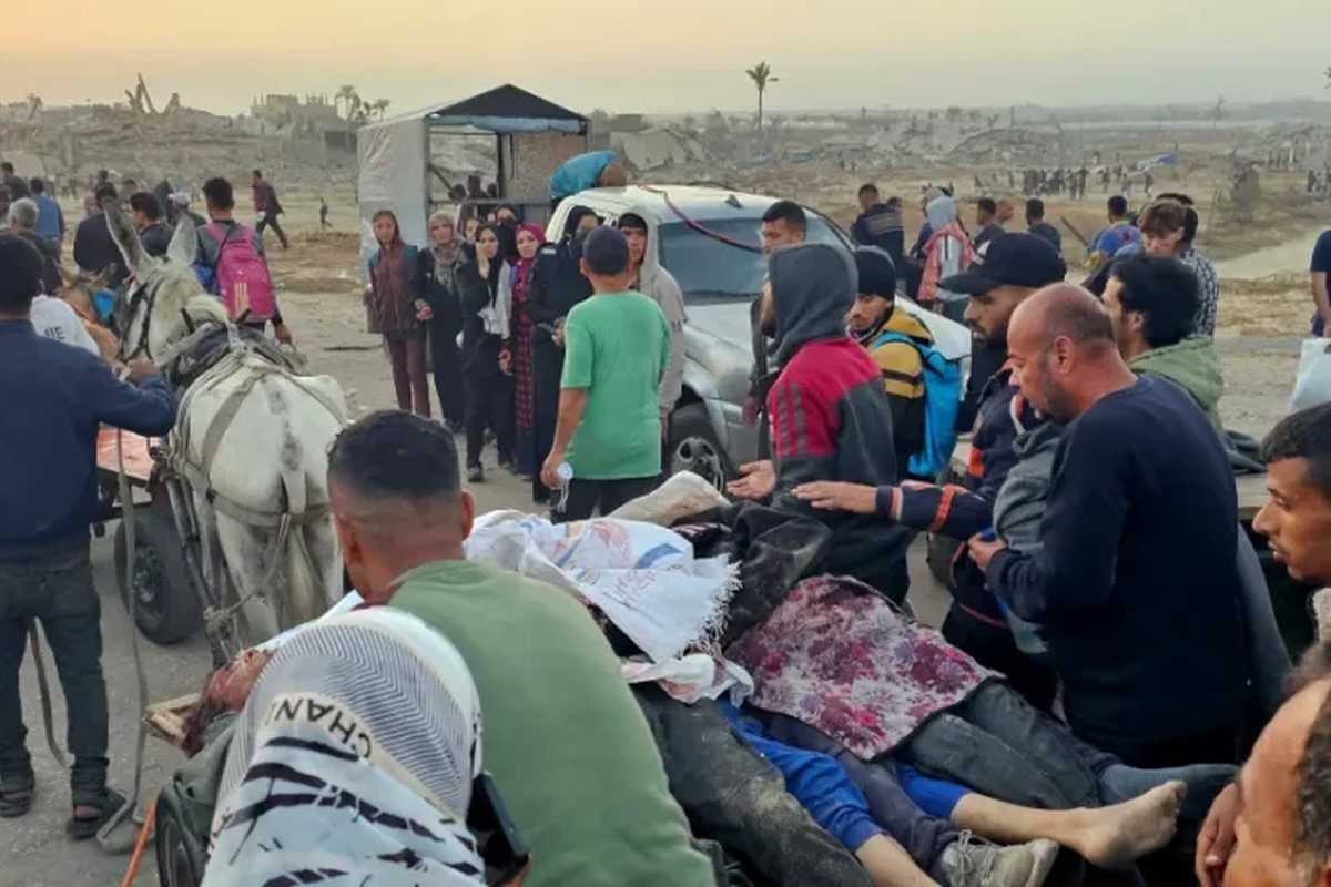 132 شهيدًا في قطاع غزة منذ فجر اليوم بينهم 94 في “مصائد الموت” غرب القطاع