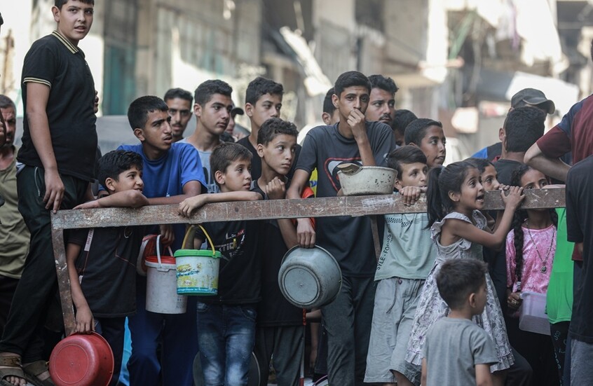 هجوم بقنابل يدوية في غزة يصيب عاملي إغاثة أمريكيين ومؤسسة إنسانية تتهم “حماس”