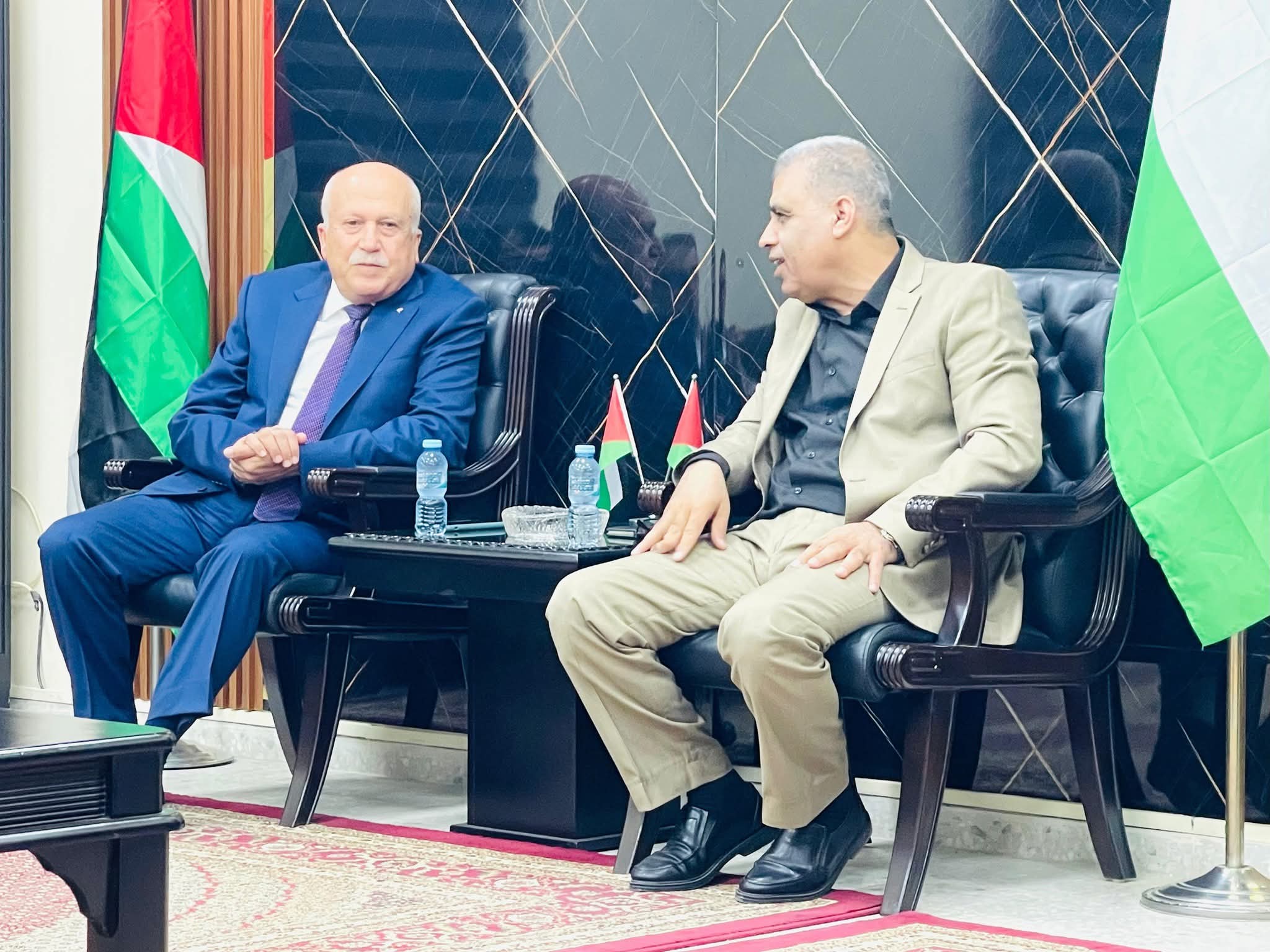 قلقيلية : المحافظ يلتقي وزير الاقتصاد الوطني ويبحث معه الواقع الاقتصادي في المحافظة