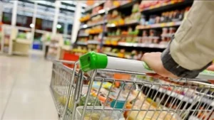 “الاقتصاد الوطني” ونقابة تجارة المواد الغذائية: المخزون التمويني لن يطرأ عليه أي ارتفاعات